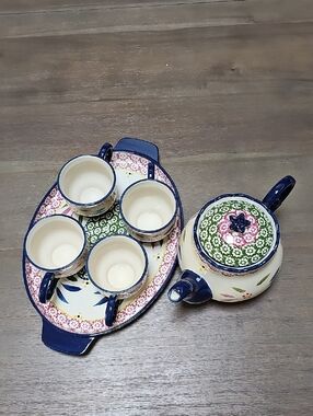 Tea/Coffee Set-- tray, tea/coffee pot, 4 mugs